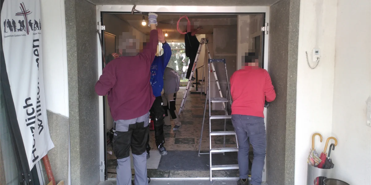 Zwei Einschlagschalter für den Rauchabzug direkt nebeneinander