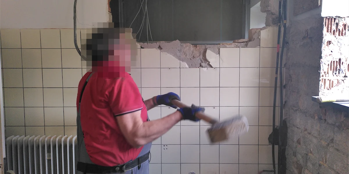 Zwei Einschlagschalter für den Rauchabzug direkt nebeneinander