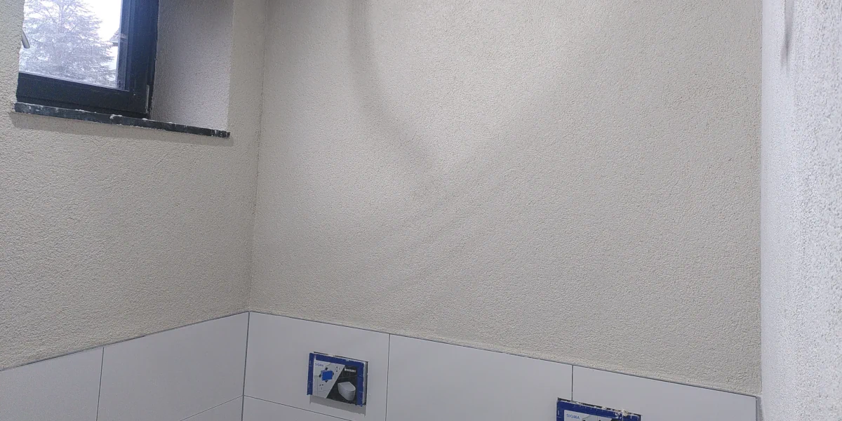 Frisch verputzte Wand
