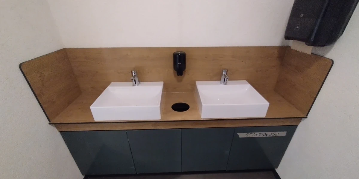 Unterschränke mit Waschbecken