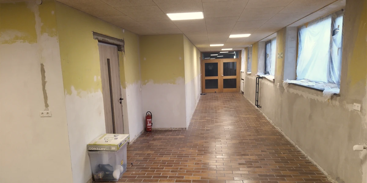 Blick in den Spieleflur mit fertiger Decke