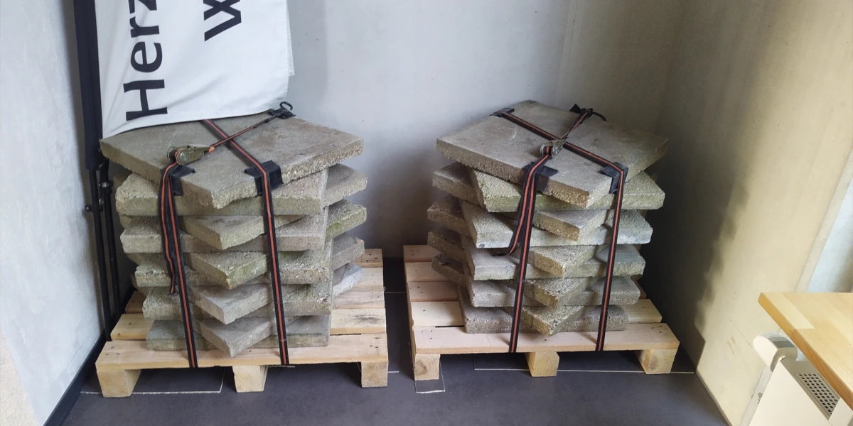 Betongehplatten auf Paletten